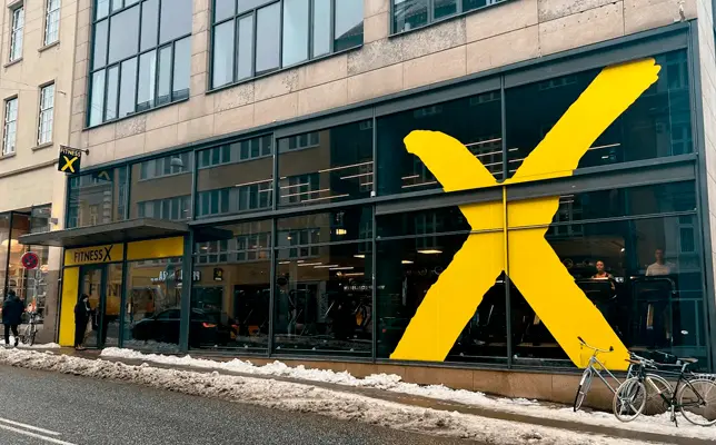 Fitness X folie på center facade