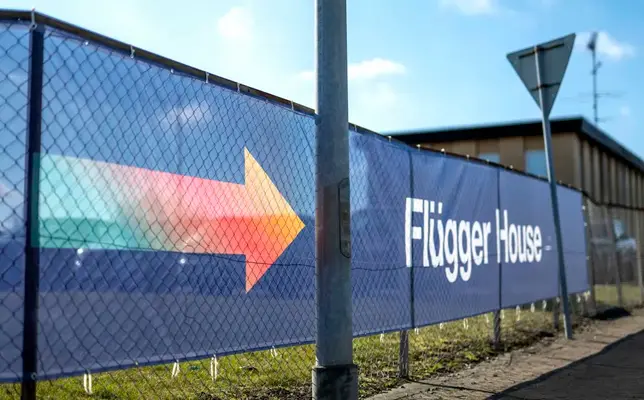 Wayfinder mesh banner